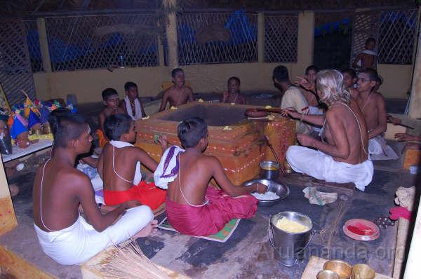 DSC_0244.JPG - Homam on birthday performed by the Veda Pathashala students