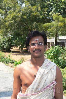 P1060033.JPG - Full-time purohit at the temples (graduated from the Vadarevu Ashram Veda Pathashala)