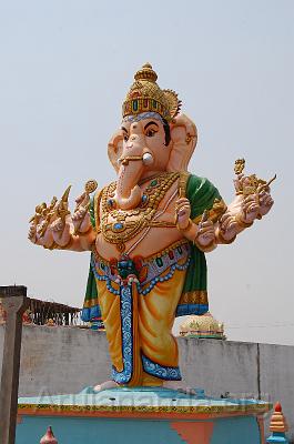 DSC_0002.JPG - Vijaya Ganapathi at the entrance