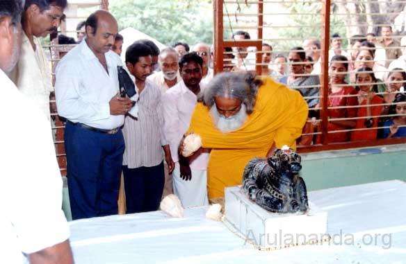SwamijiatAvadhootaSwami.jpg - Opening of renovated Avadhoota Swami's Temple in Chirala