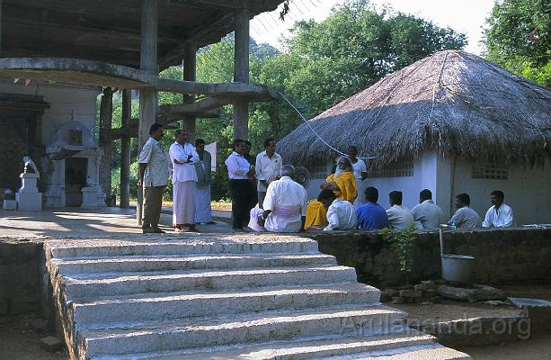 00840003.jpg - Swamiji with local devotees in Pasumalai - Nov 2002