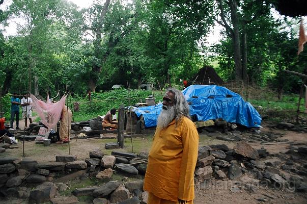 00870012.JPG - Ishtakamakshi temple in Srisailam jungle - Aug 2003