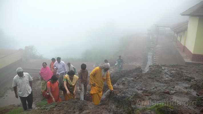 P1000111.JPG - Swamiji leading devotees on a trek to Adi Sankaracharya's cave from Moola Mookambika - Jun 2006