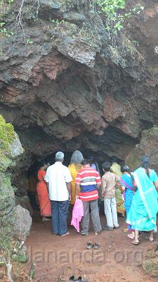 P1000126.JPG - Puja at Adi Sankaracharya's cave near Moola Mookambika - Jun 2006