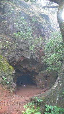 P1000133.JPG - Adi Sankaracharya's cave near Moola Mookambika where Soundarya Lahari was composed - Jun 2006