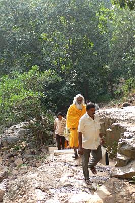 P1030193.JPG - Swamiji leading devotees to Ahobilam - Dec 2007
