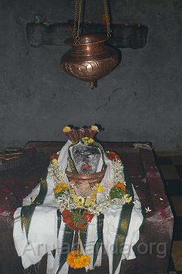 P1030279.JPG - Shivalingam installed by Bhrigu Maharshi in Rudra Koti in Srisailam forest - Dec 2007