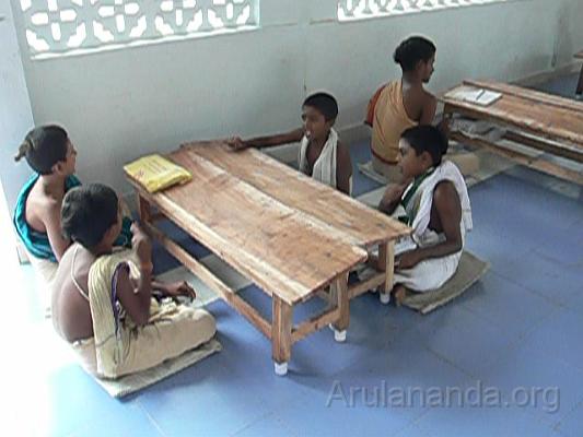 P1030145.JPG - Veda Pathashala in December 2007