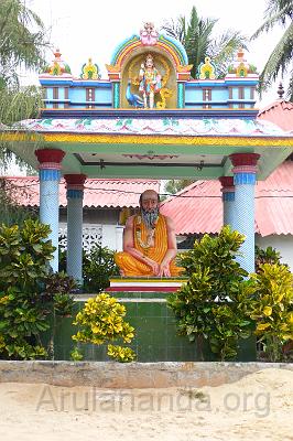 P1030147.JPG - Lalitananda Swami's statue