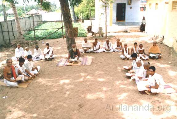 Vedapathashala.jpg - Veda Pathashala in 2005